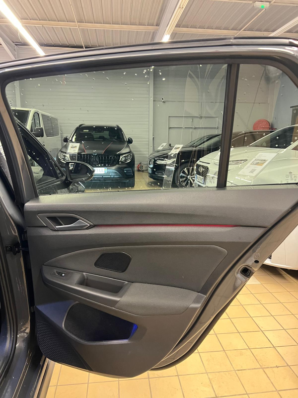 Volkswagen Golf — 33