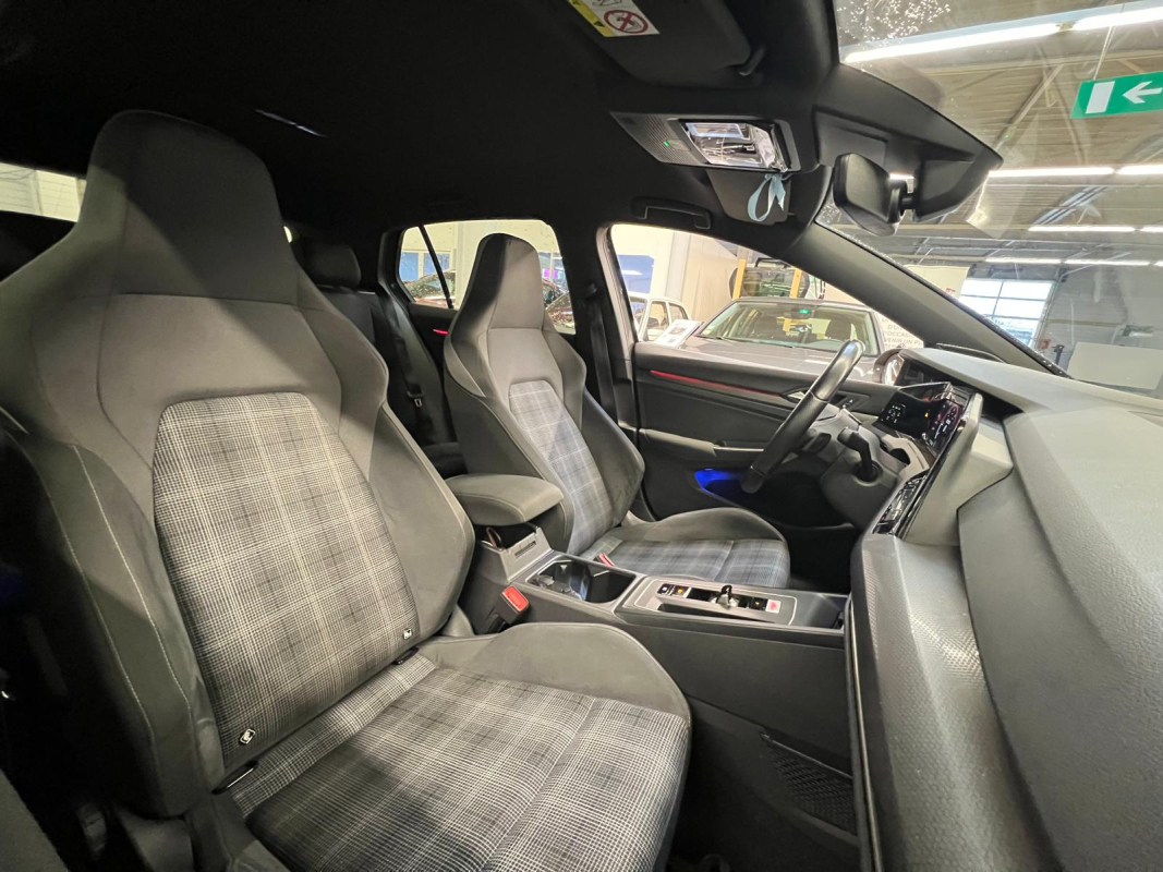 Volkswagen Golf — 27