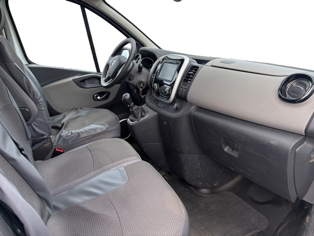 Renault Trafic — 12