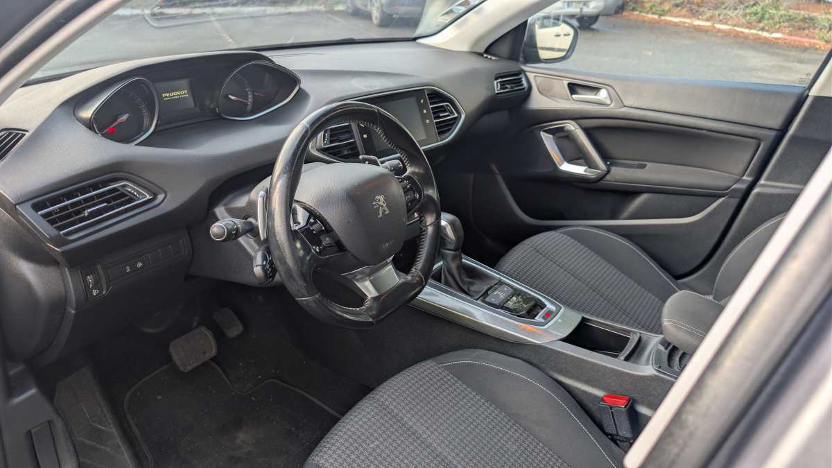 Peugeot 308 — 9