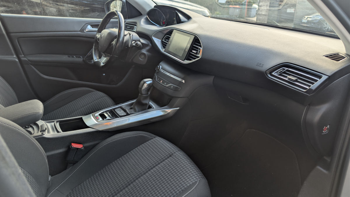 Peugeot 308 — 12