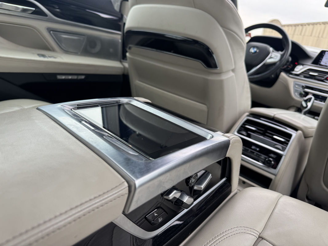 Bmw Série 7 — 28