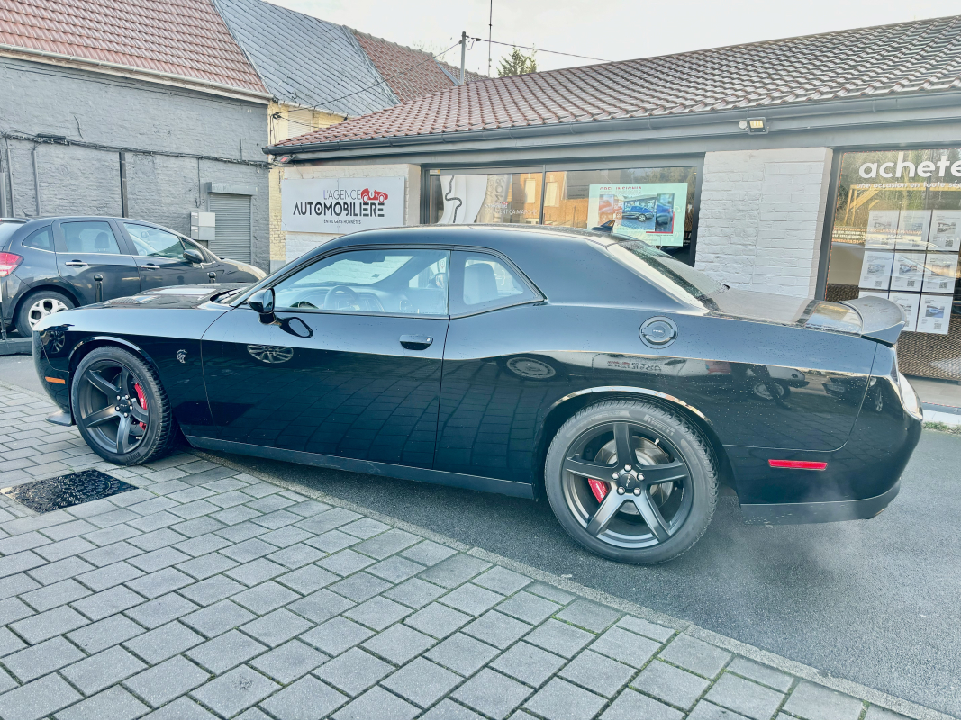 Dodge Challenger — 2