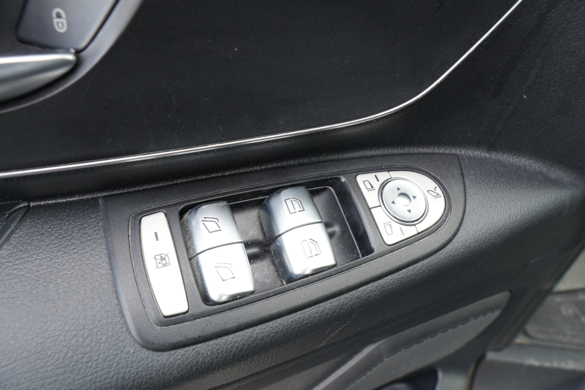 Mercedes Vito — 25