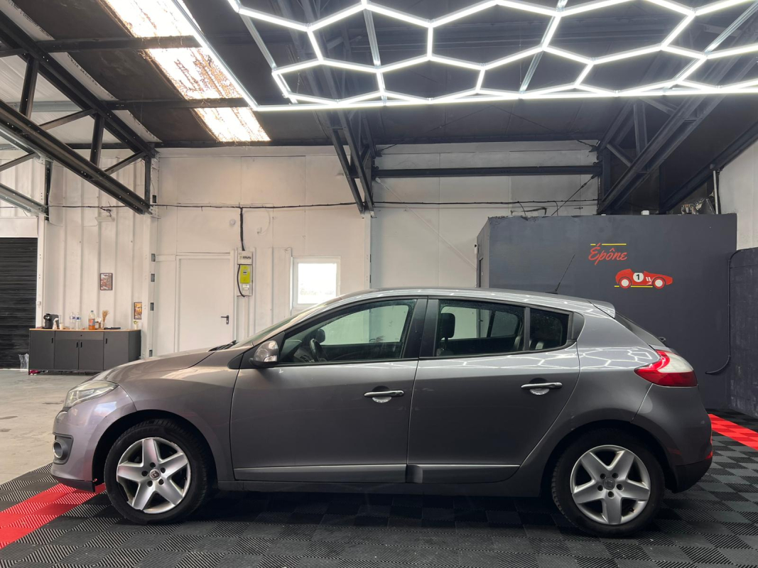 Renault Megane — 8