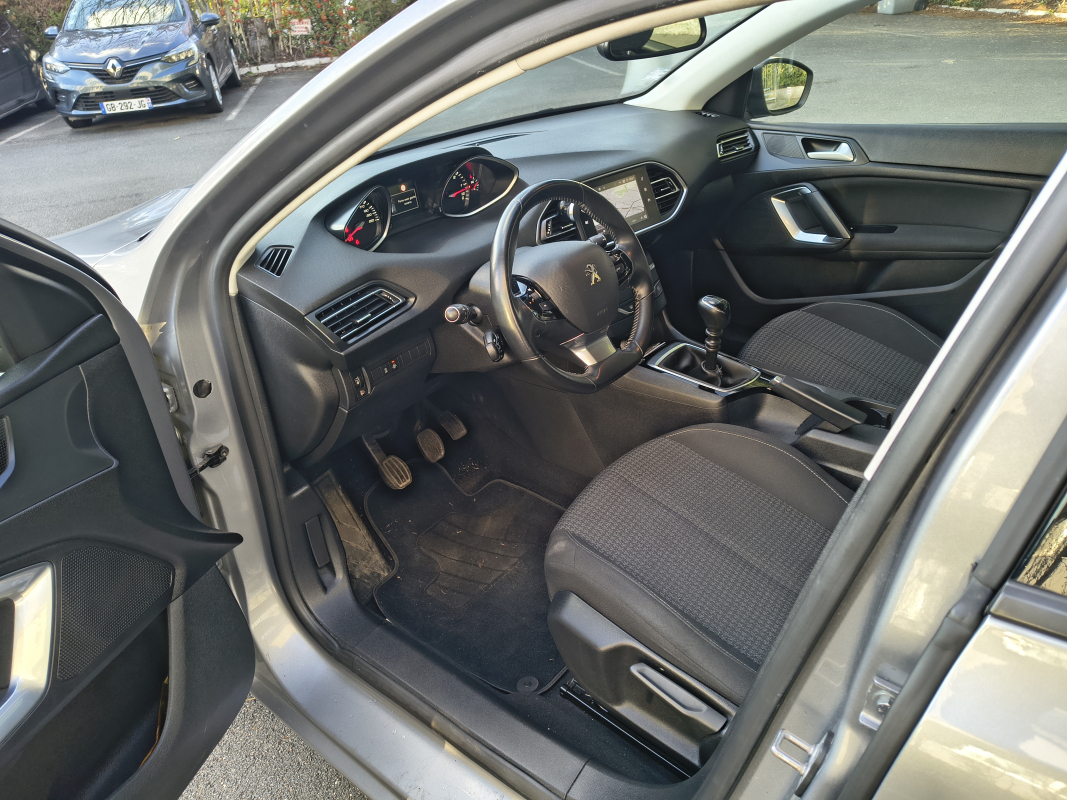 Peugeot 308 — 9