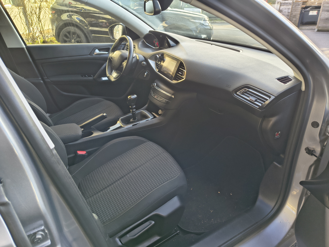Peugeot 308 — 12