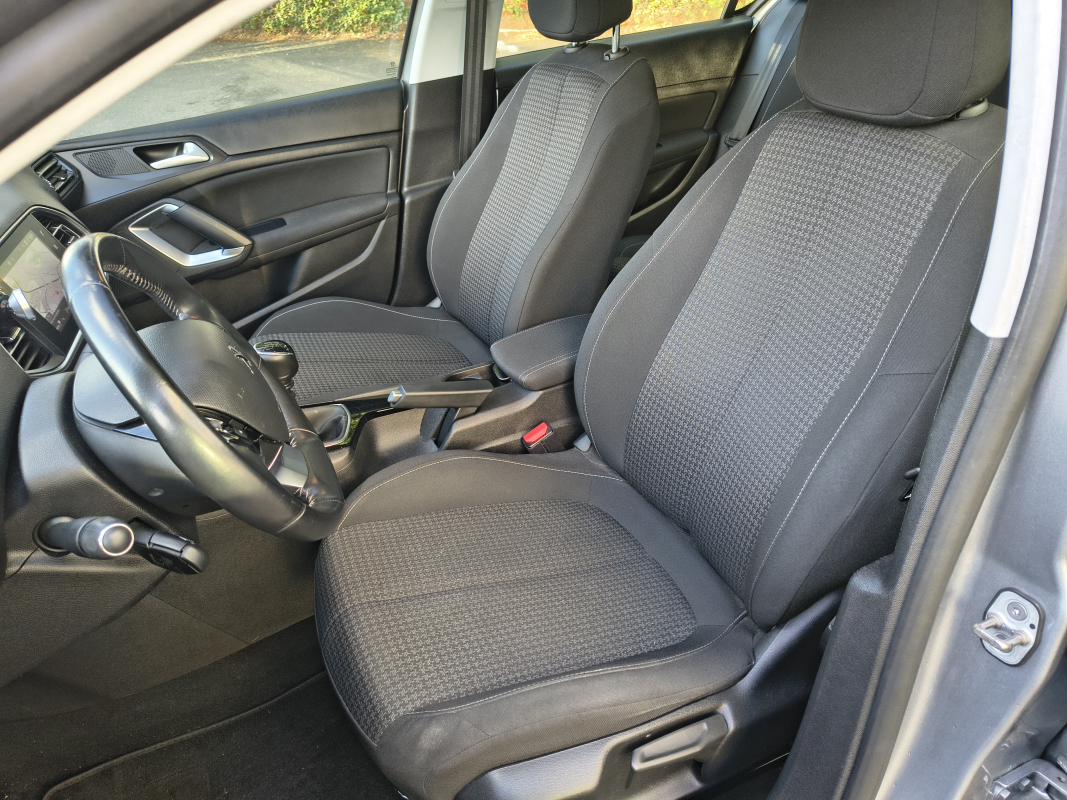 Peugeot 308 — 10
