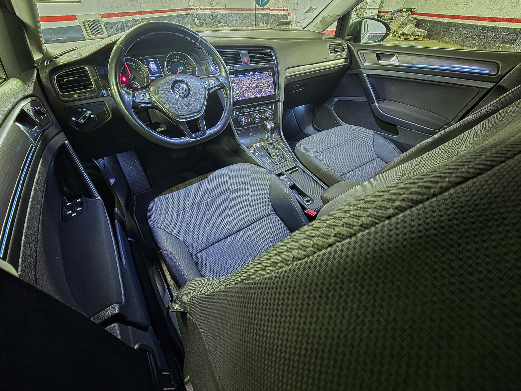 Volkswagen e-golf — 18