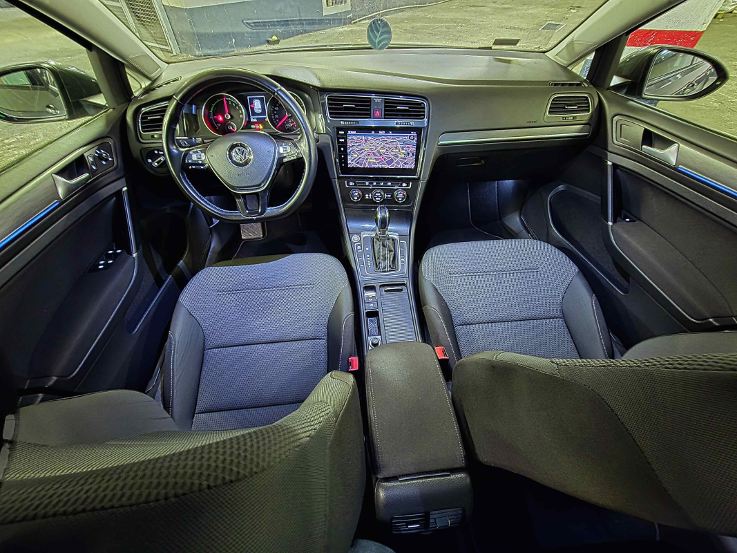 Volkswagen e-golf — 19