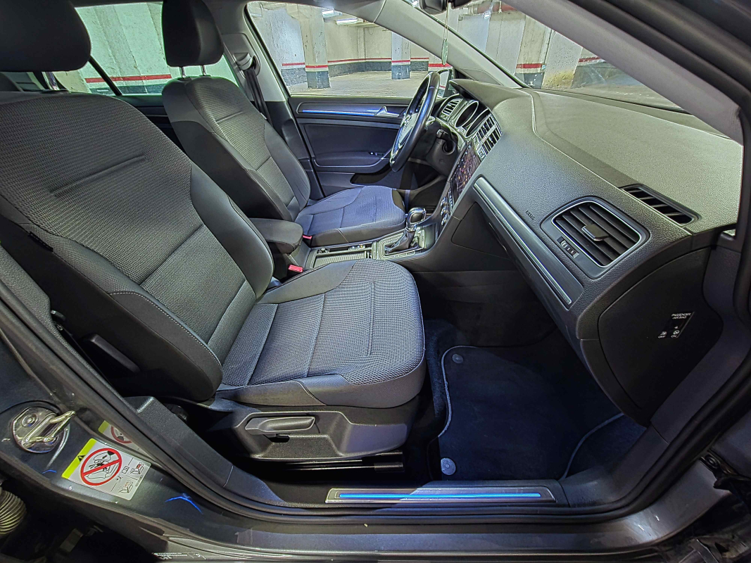 Volkswagen e-golf — 21