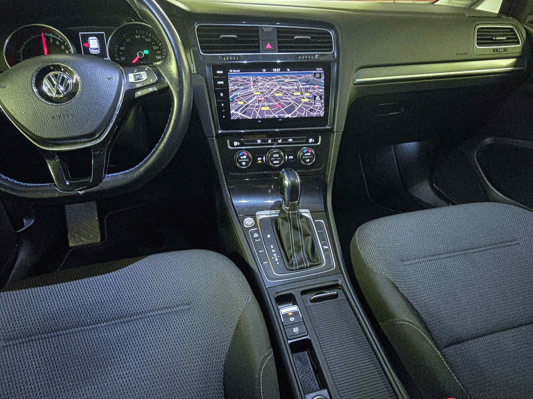Volkswagen e-golf — 20