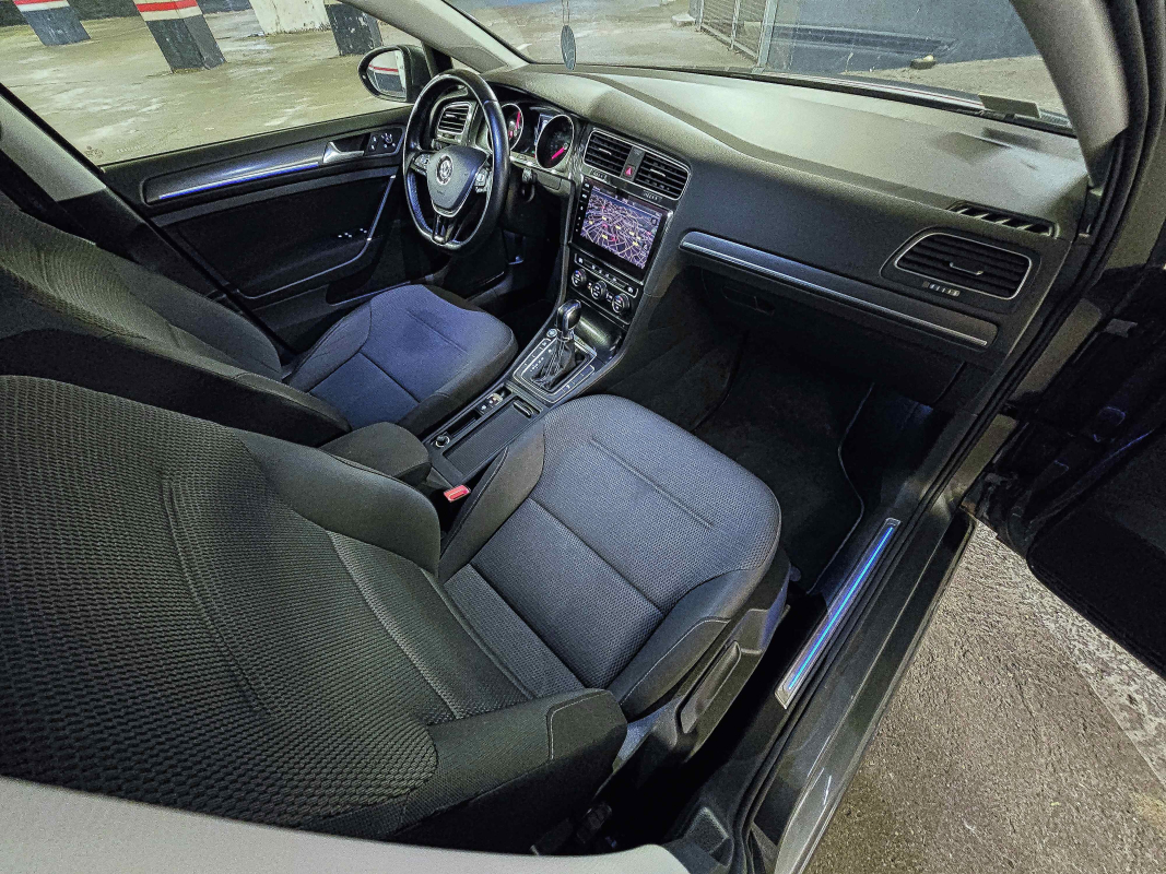 Volkswagen e-golf — 23