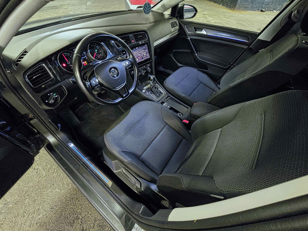 Volkswagen e-golf — 16
