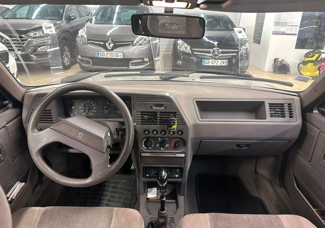 Peugeot 309 — 11
