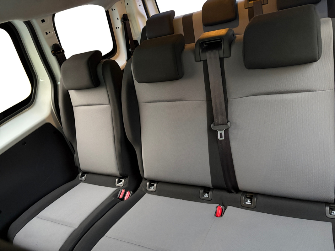 Peugeot Traveller — 12