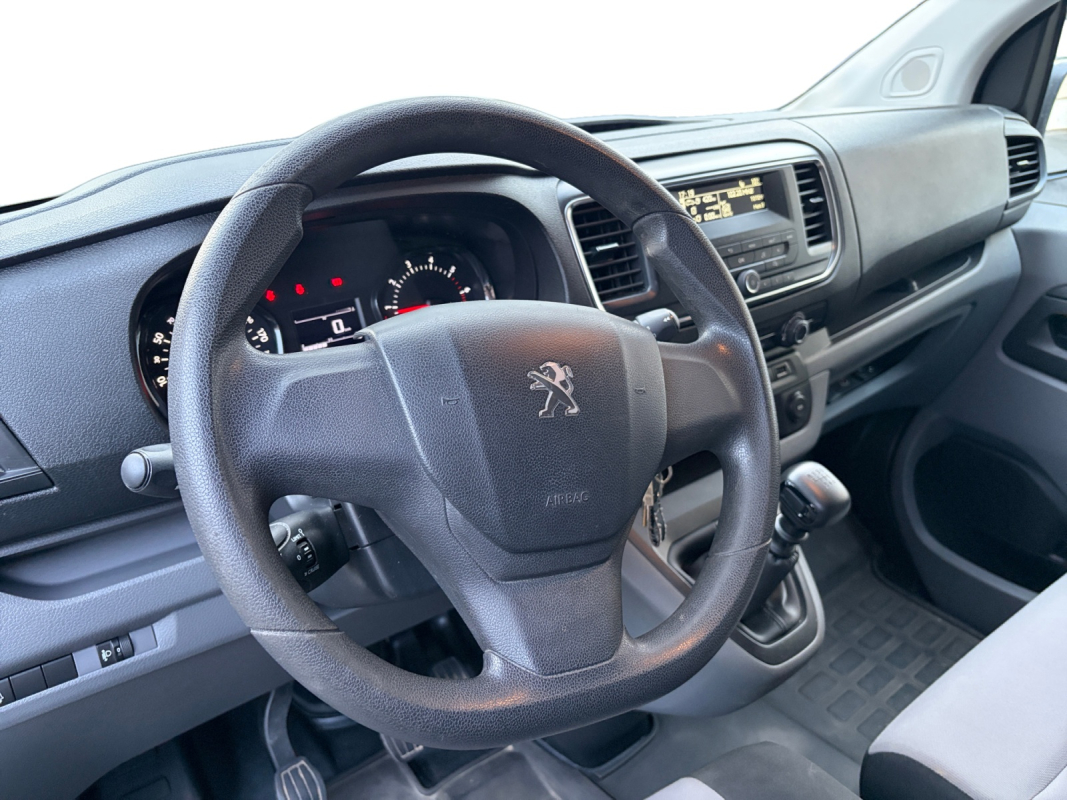 Peugeot Traveller — 15