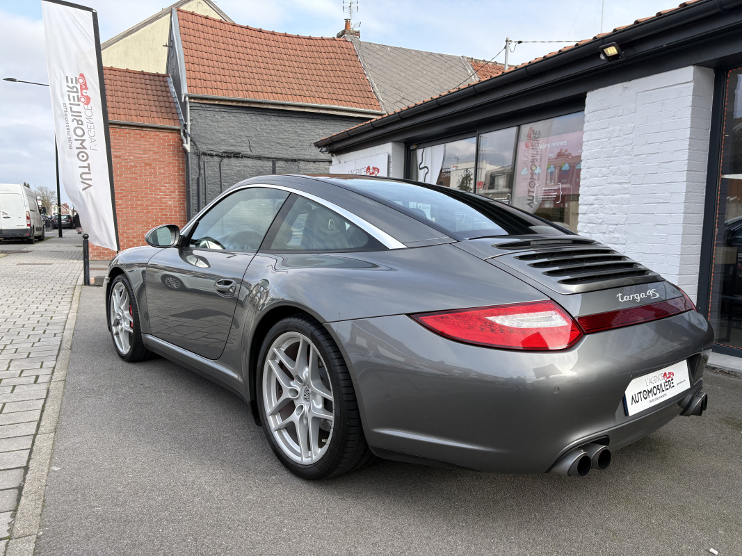 Porsche 911 — 4