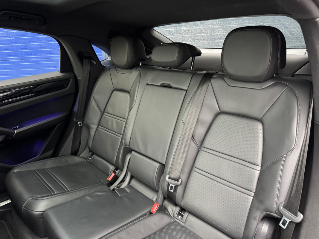Porsche Cayenne Coupé — 24