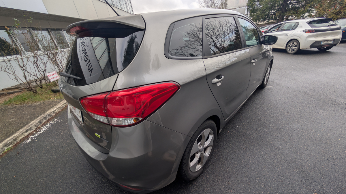 Kia Carens — 7
