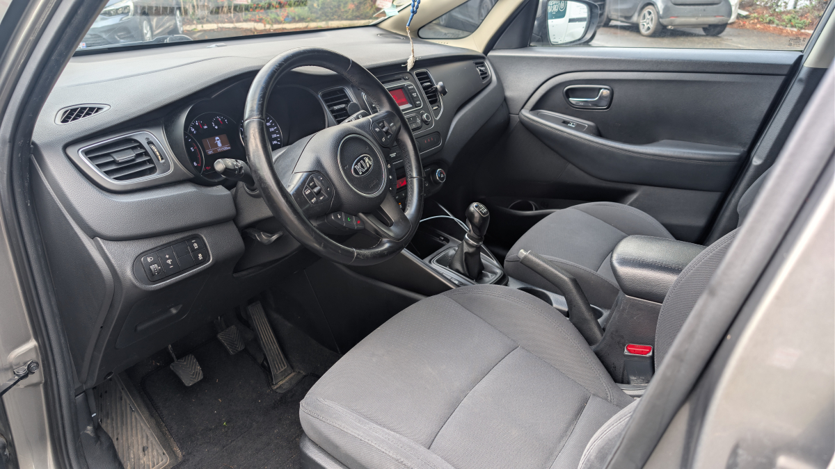 Kia Carens — 9