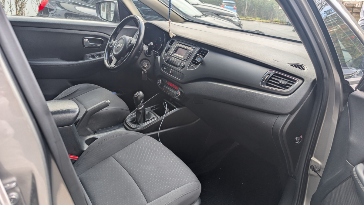 Kia Carens — 11