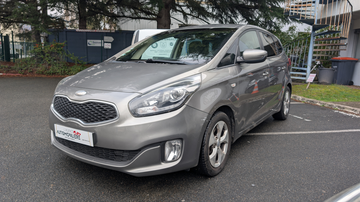 Kia Carens — 3