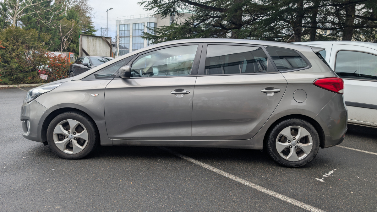 Kia Carens — 4