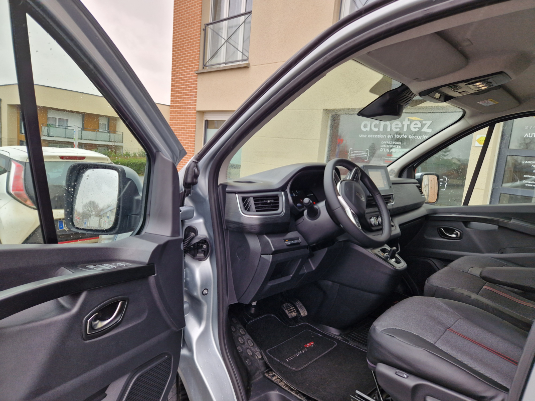 Renault Trafic — 10
