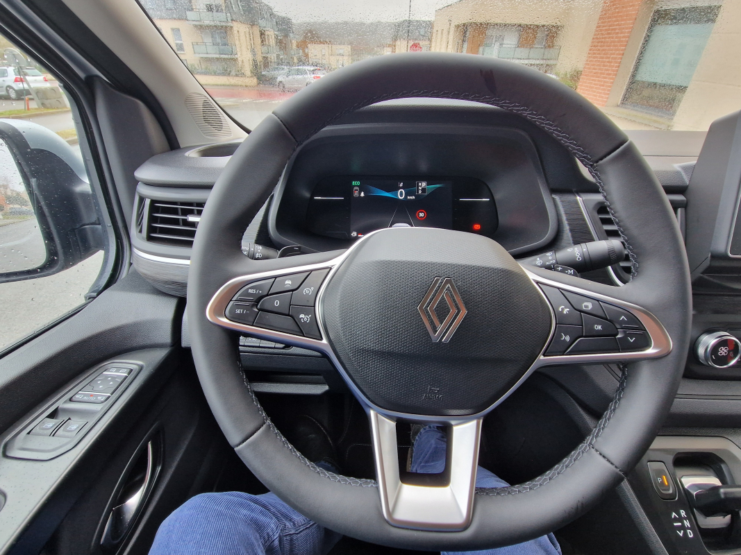 Renault Trafic — 12