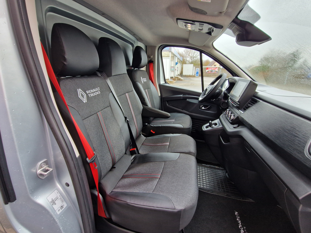 Renault Trafic — 19
