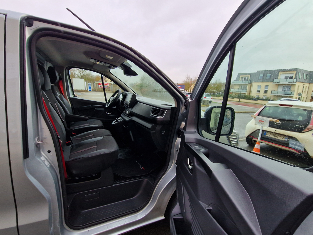 Renault Trafic — 11