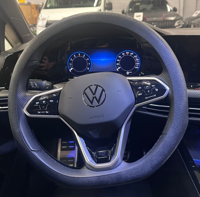 Volkswagen Golf — 26