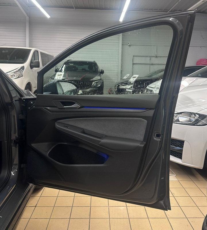 Volkswagen Golf — 33
