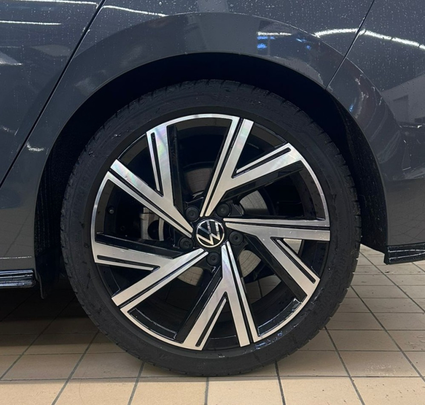 Volkswagen Golf — 37