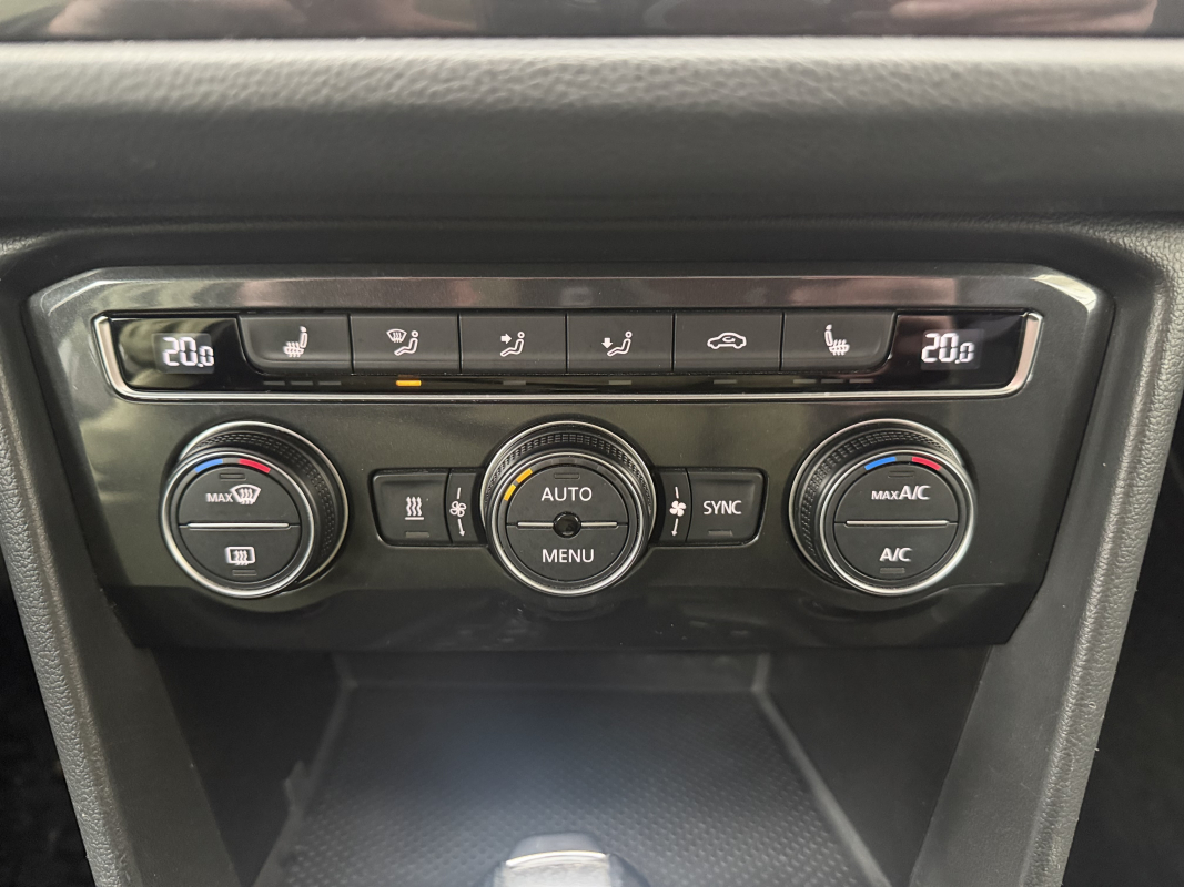 Volkswagen Tiguan — 15