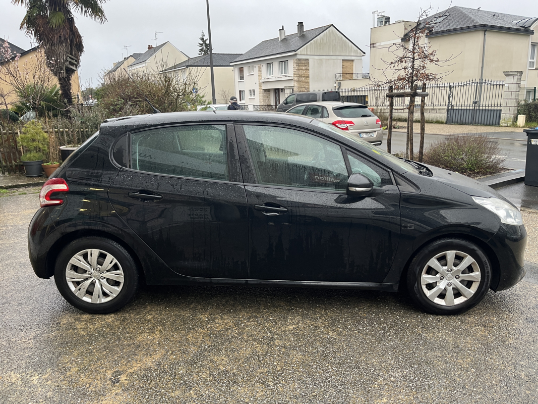 Peugeot 208 — 4