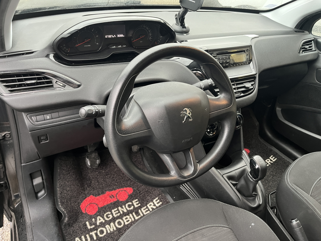 Peugeot 208 — 10