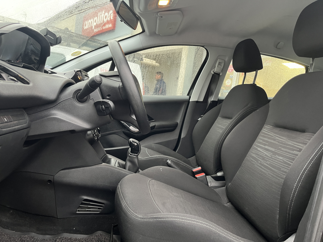 Peugeot 208 — 11