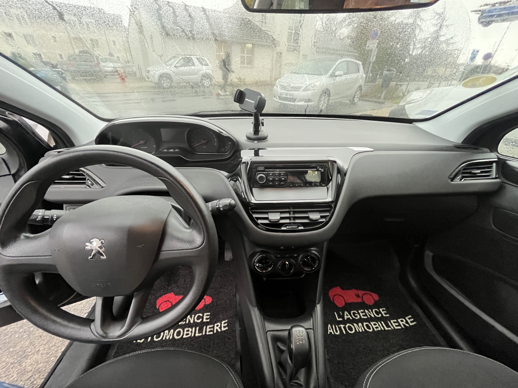 Peugeot 208 — 12