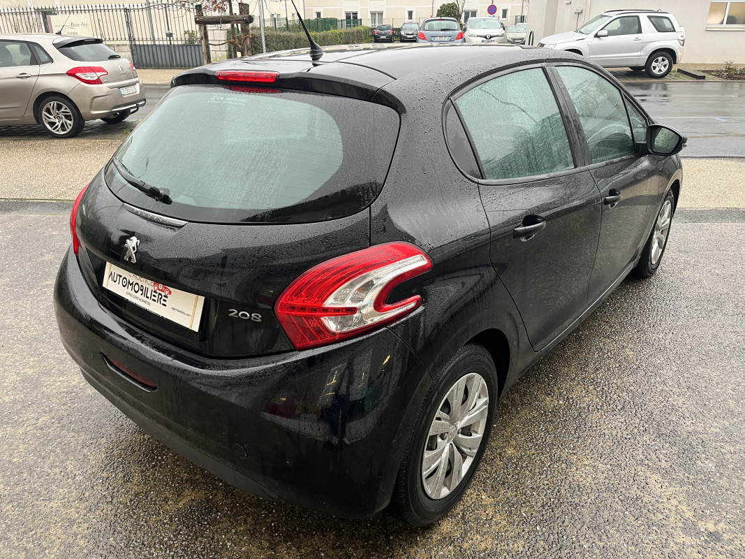 Peugeot 208 — 5