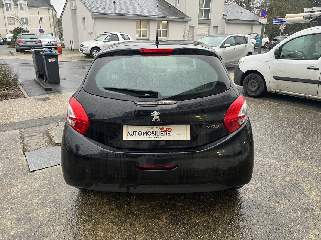 Peugeot 208 — 6