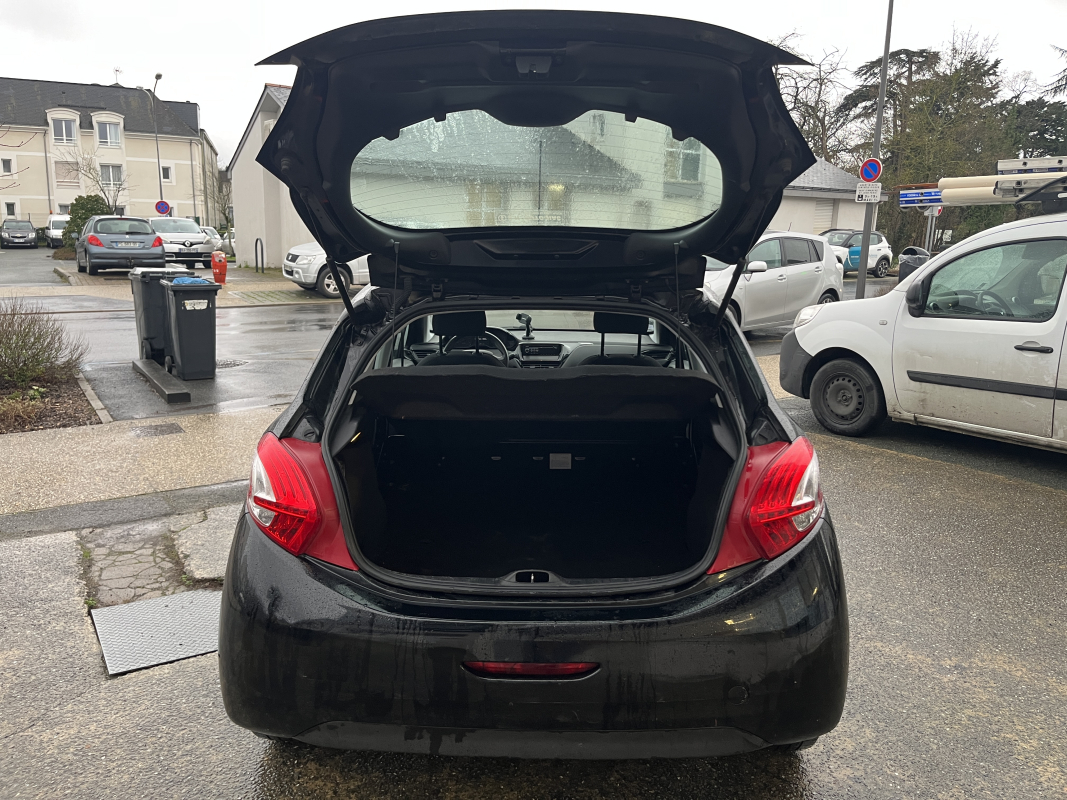 Peugeot 208 — 9