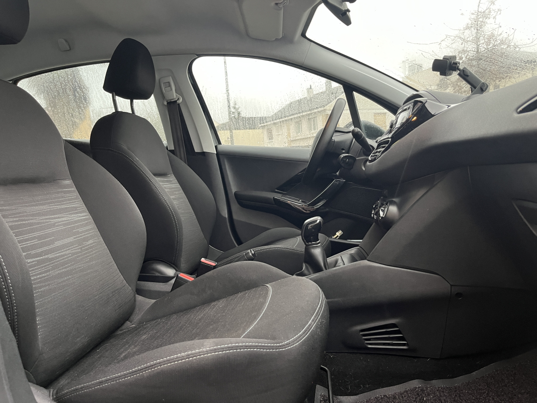 Peugeot 208 — 15