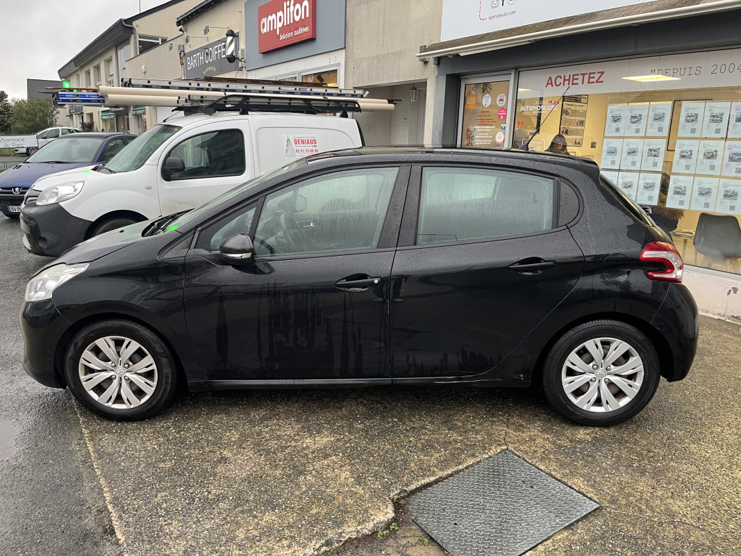Peugeot 208 — 8
