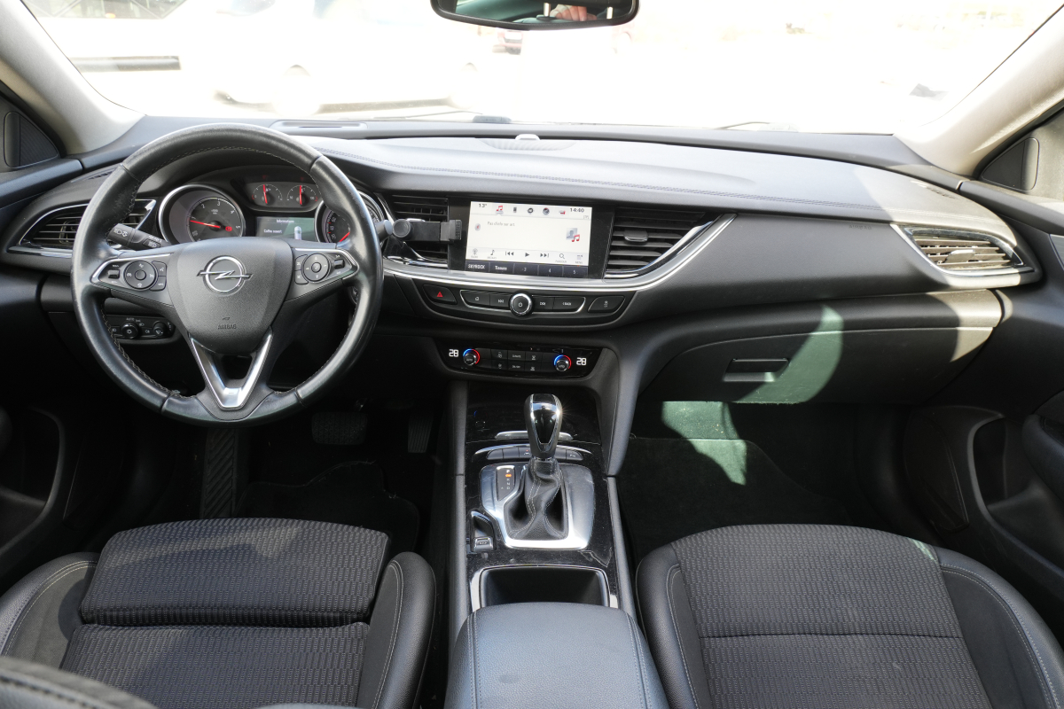Opel Insignia Grand Sport — 10