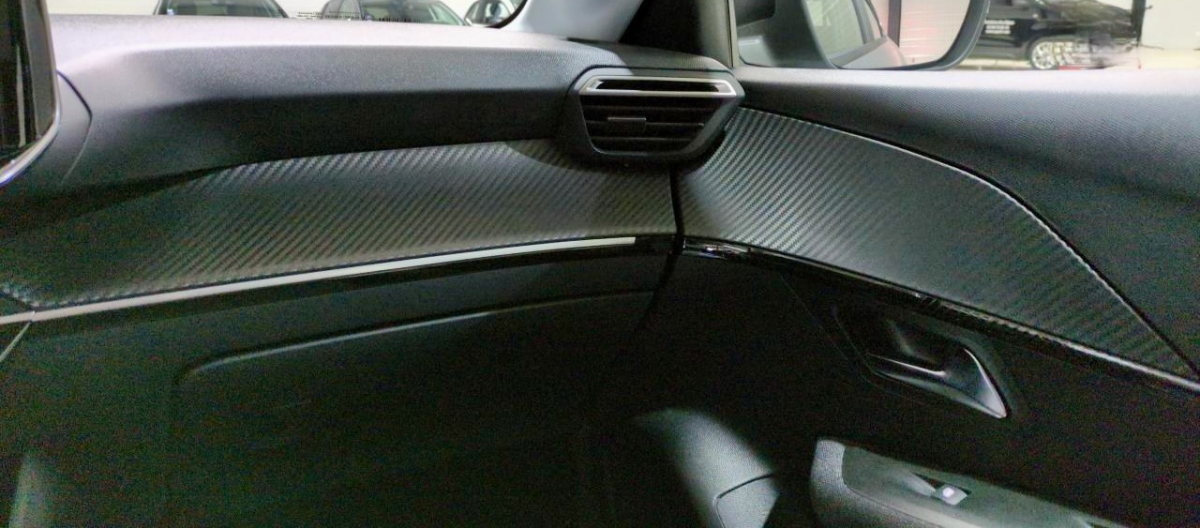 Peugeot 208 — 12