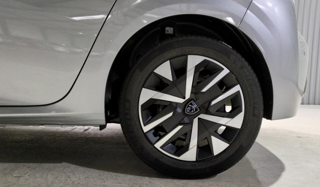 Peugeot 208 — 4