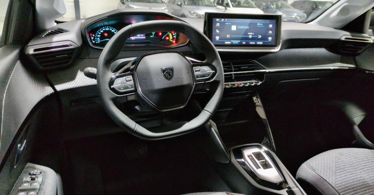 Peugeot 208 — 6
