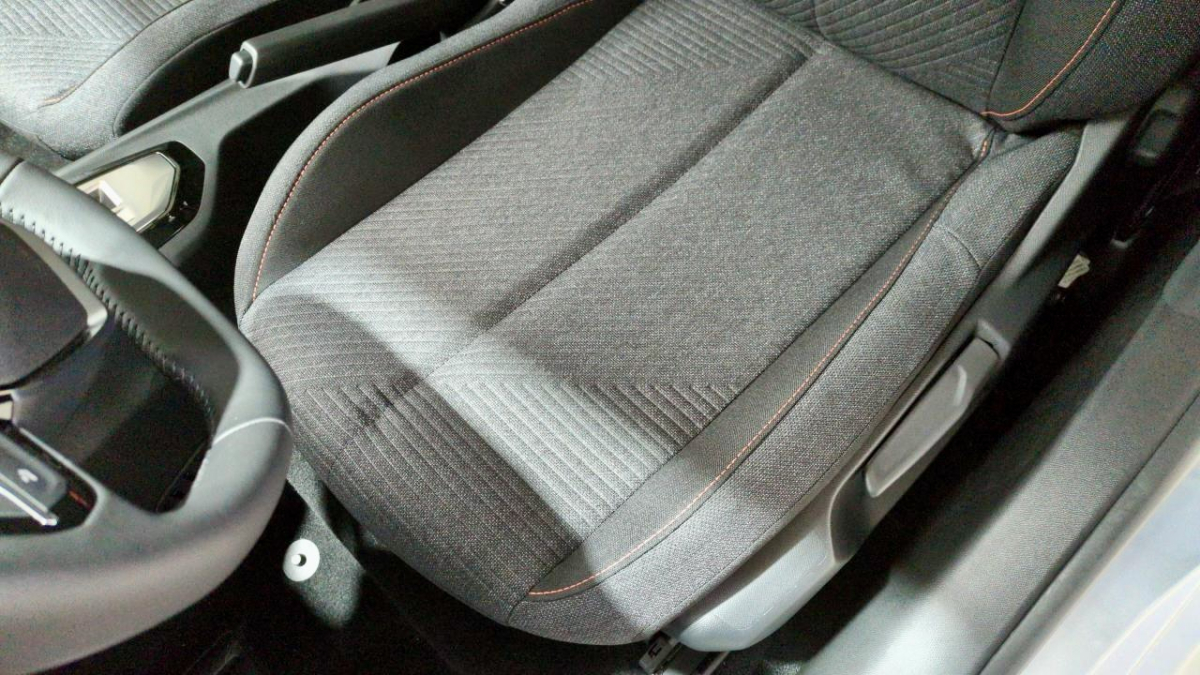 Peugeot 208 — 13